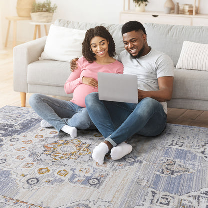 Payas - 8' X 10' Medallion Area Rug - Cream / Gold